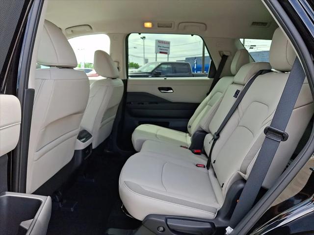 2025 Nissan Pathfinder SL 4WD
