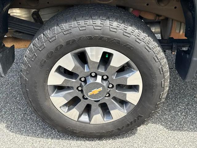 2024 Chevrolet Silverado 2500HD 4WD Crew Cab Standard Bed Custom