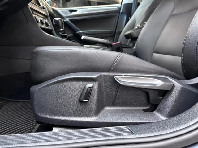 2015 Volkswagen Golf TDI S 4-Door