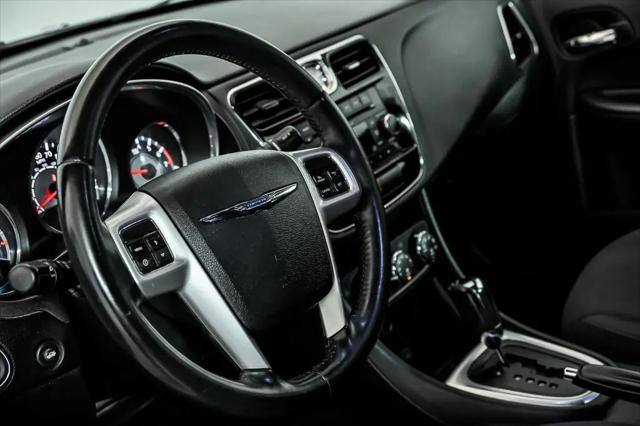 2013 Chrysler 200 Touring