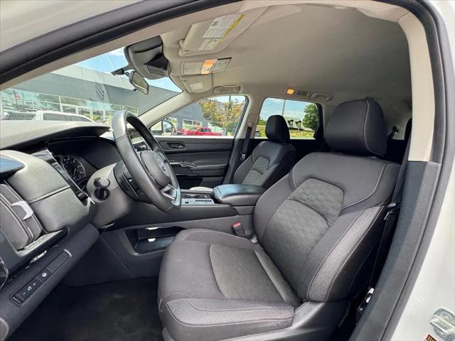 2024 Nissan Pathfinder SV FWD