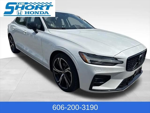 2024 Volvo S60 B5 Plus Dark Theme