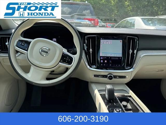 2024 Volvo S60 B5 Plus Dark Theme