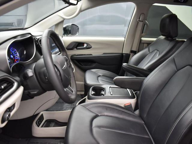 2024 Chrysler Pacifica Hybrid Select
