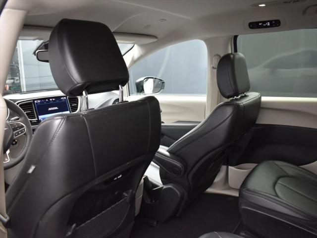 2024 Chrysler Pacifica Hybrid Select