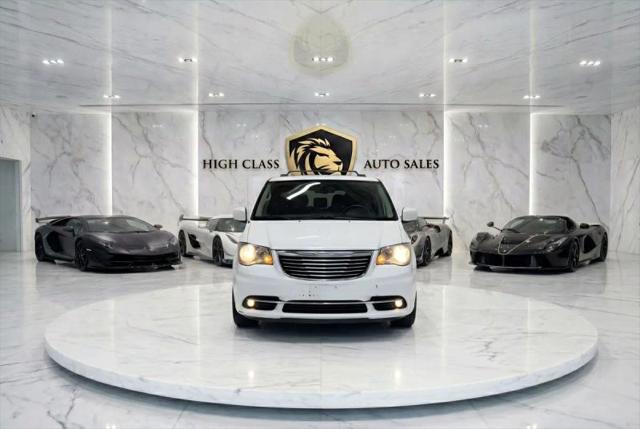 2016 Chrysler Town & Country Touring