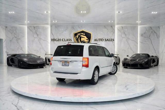2016 Chrysler Town & Country Touring