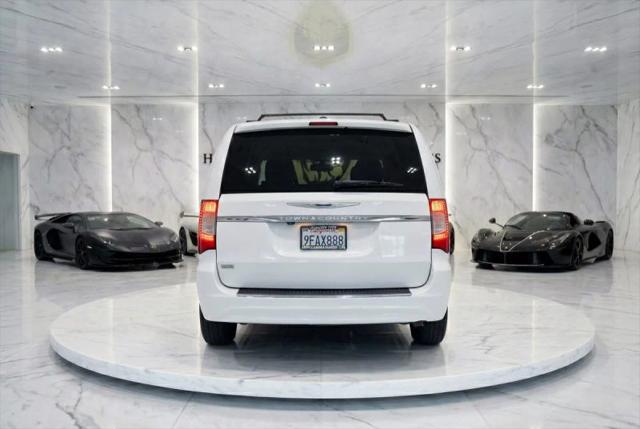 2016 Chrysler Town & Country Touring