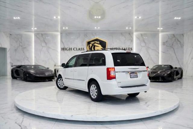 2016 Chrysler Town & Country Touring