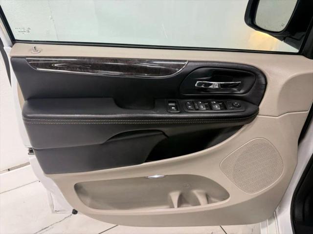 2016 Chrysler Town & Country Touring