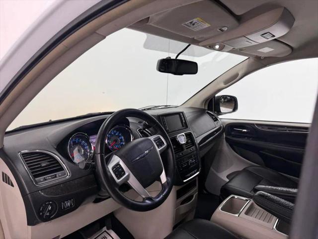 2016 Chrysler Town & Country Touring