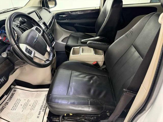 2016 Chrysler Town & Country Touring