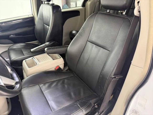 2016 Chrysler Town & Country Touring