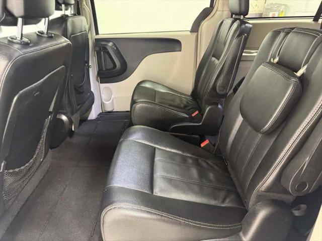 2016 Chrysler Town & Country Touring