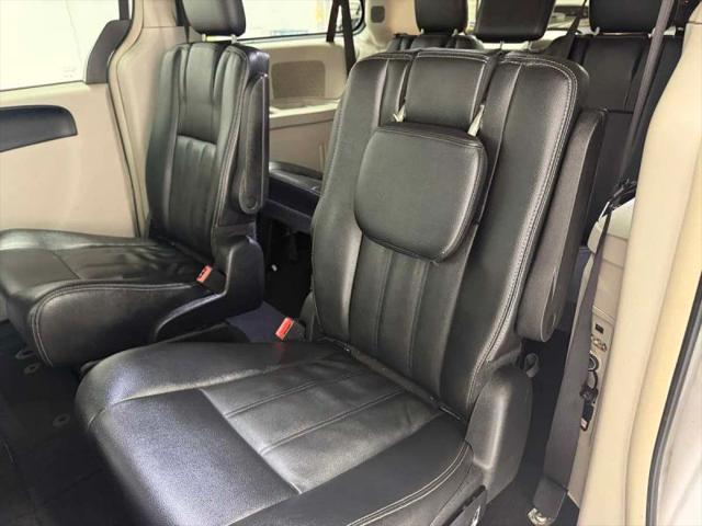 2016 Chrysler Town & Country Touring