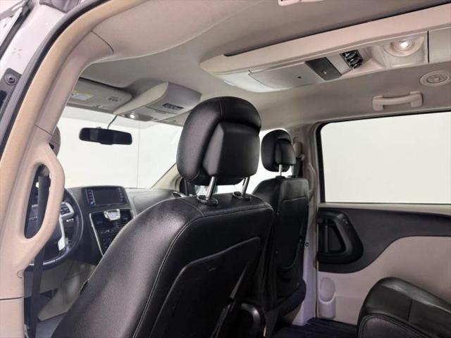 2016 Chrysler Town & Country Touring