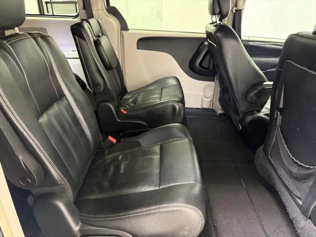2016 Chrysler Town & Country Touring