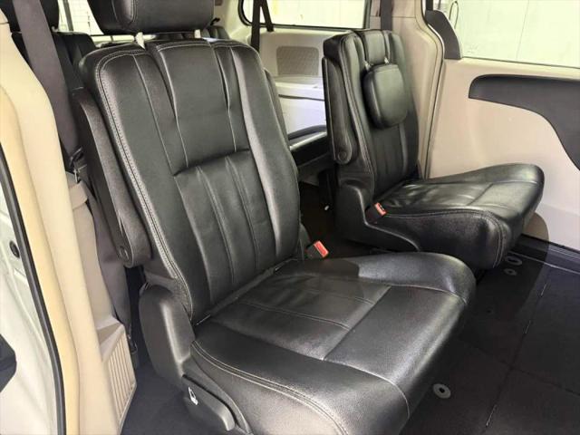 2016 Chrysler Town & Country Touring