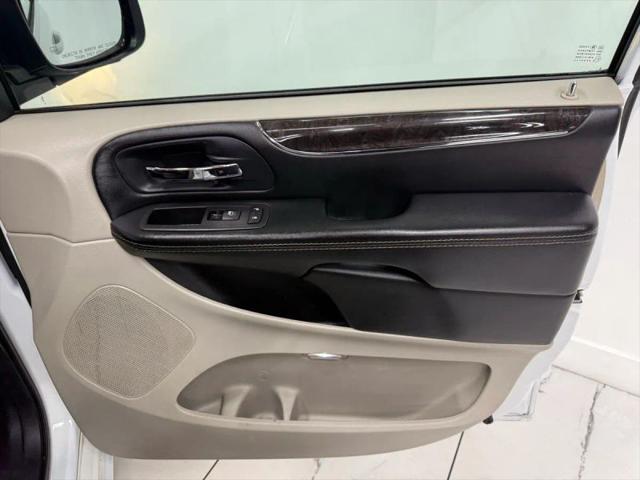 2016 Chrysler Town & Country Touring