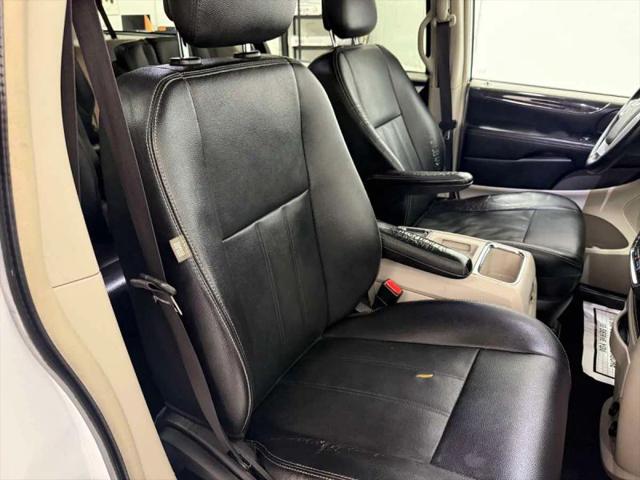 2016 Chrysler Town & Country Touring