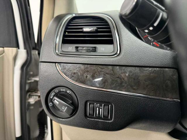 2016 Chrysler Town & Country Touring