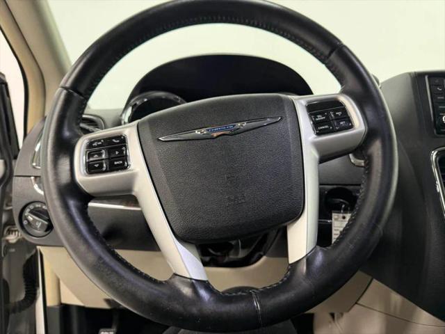 2016 Chrysler Town & Country Touring