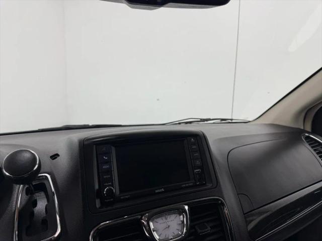 2016 Chrysler Town & Country Touring