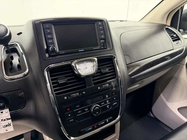 2016 Chrysler Town & Country Touring