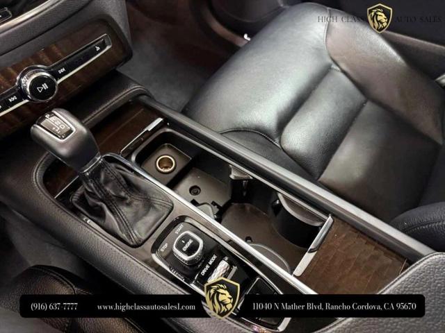 2016 Volvo XC90 T6 Momentum