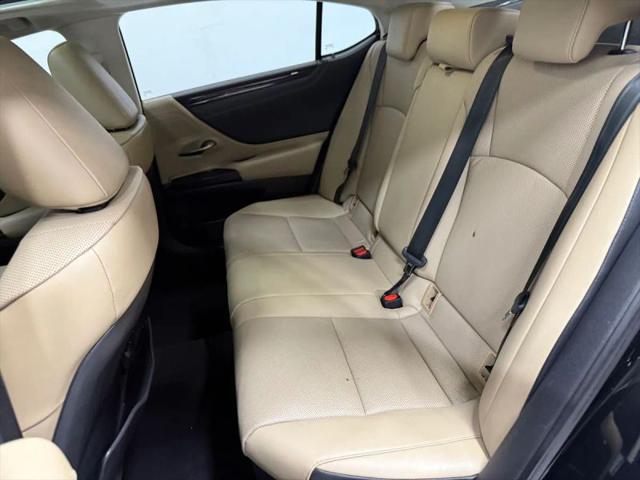 2020 Lexus ES 300h 300h