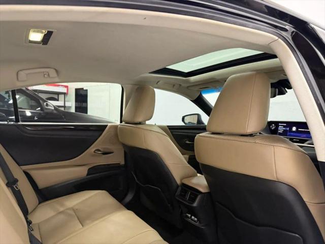 2020 Lexus ES 300h 300h