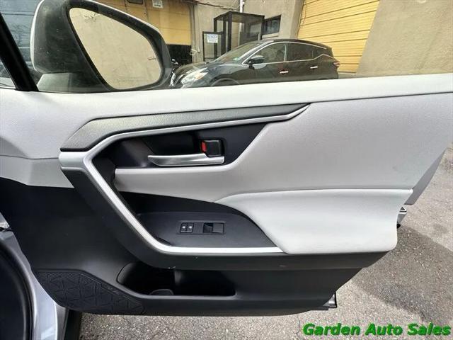 2020 Toyota RAV4 Hybrid XLE