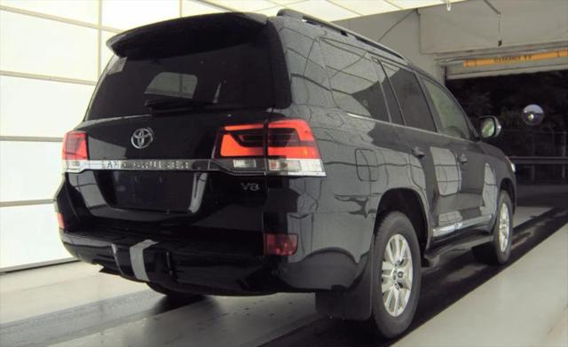 2016 Toyota Land Cruiser V8