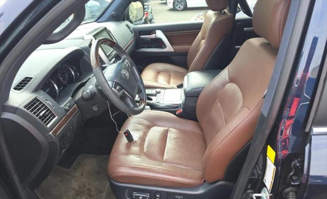 2016 Toyota Land Cruiser V8