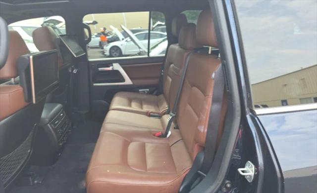 2016 Toyota Land Cruiser V8
