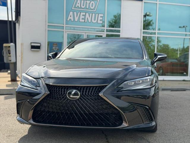 2024 Lexus ES 300h F SPORT Handling
