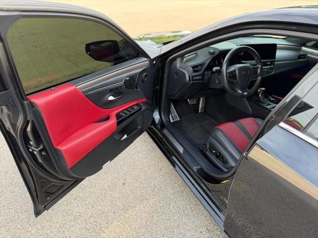 2024 Lexus ES 300h F SPORT Handling