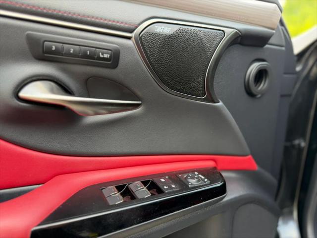 2024 Lexus ES 300h F SPORT Handling