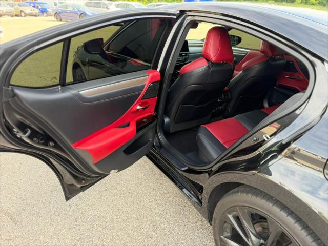 2024 Lexus ES 300h F SPORT Handling