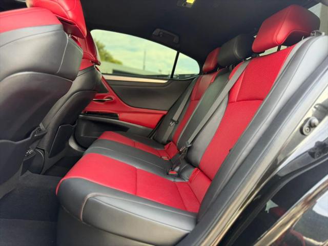 2024 Lexus ES 300h F SPORT Handling