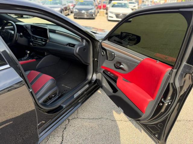 2024 Lexus ES 300h F SPORT Handling