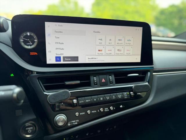 2024 Lexus ES 300h F SPORT Handling