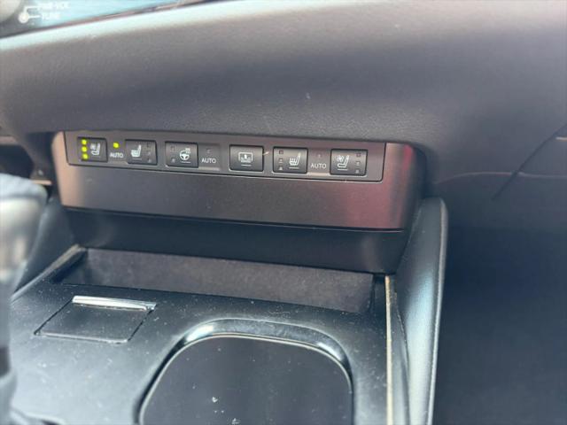 2024 Lexus ES 300h F SPORT Handling