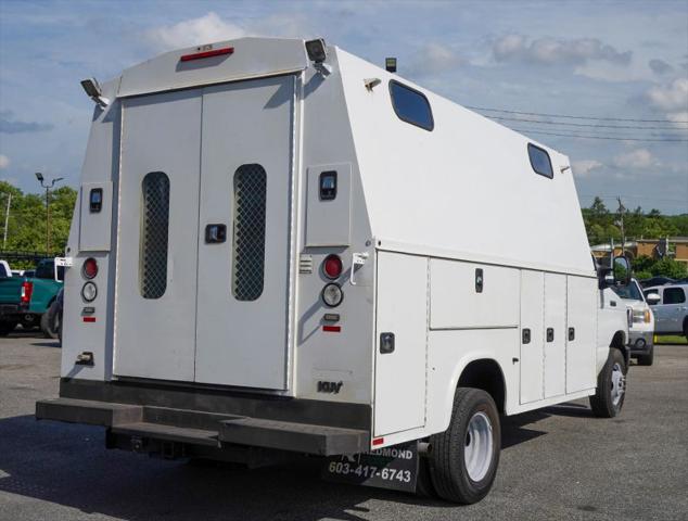2016 Ford E-450 Cutaway Base