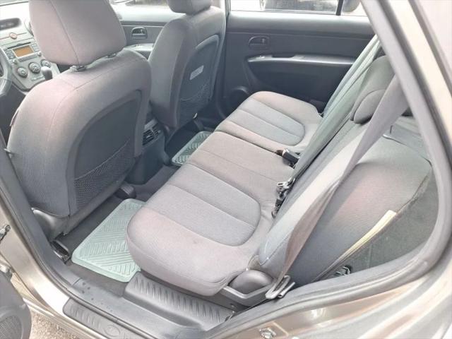 2009 Kia Rondo LX