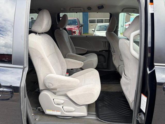 2017 Toyota Sienna LE 7 Passenger