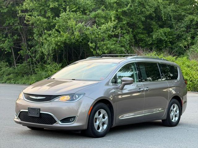 2017 Chrysler Pacifica Touring-L Plus