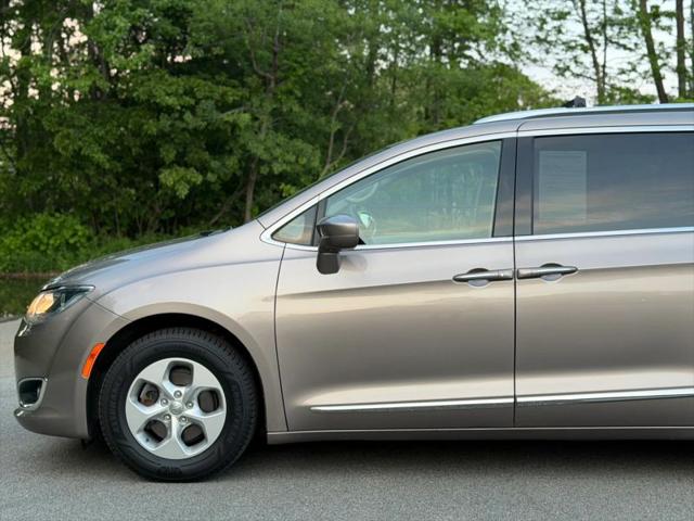 2017 Chrysler Pacifica Touring-L Plus
