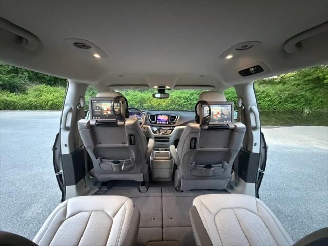 2017 Chrysler Pacifica Touring-L Plus