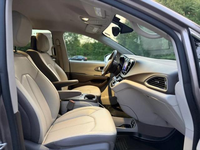 2017 Chrysler Pacifica Touring-L Plus